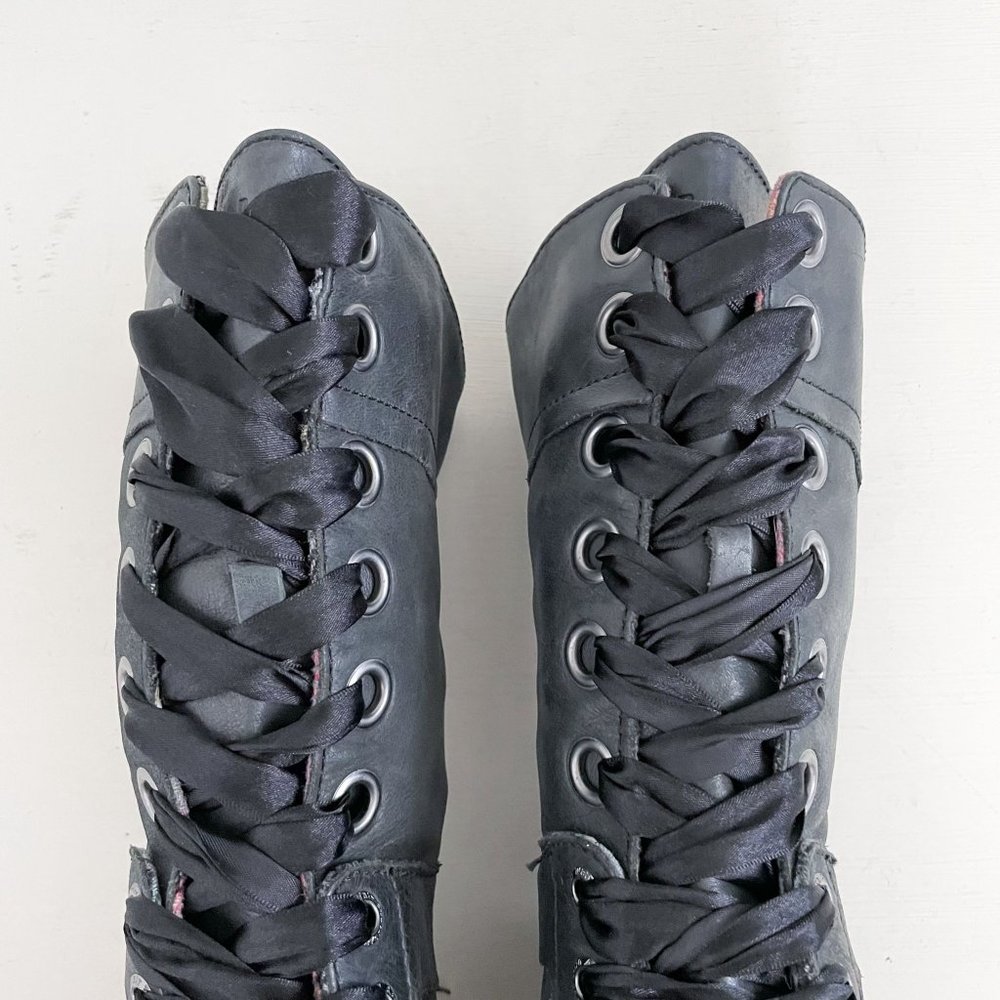 Dr. Martens Grey Leather Triumph Tall Lace Up Fold Over Boot Pink Plaid Size 9 - Picture 3 of 10